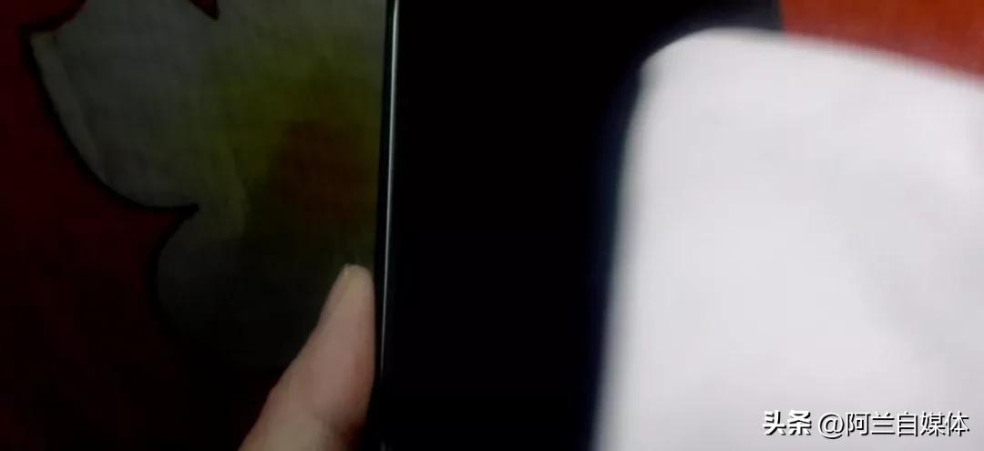 手机屏幕脏了用什么擦干净,手机屏幕脏了怎么擦才干净