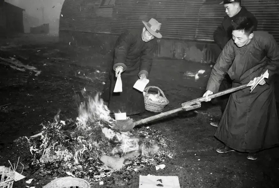 大陆北方网友，给我整不会了！论特工销毁文件的千层套路