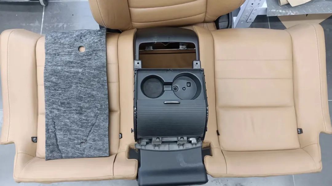 搞了辆“破烂不堪”的老款轿跑，进厂重造大翻新，满血复活变新车