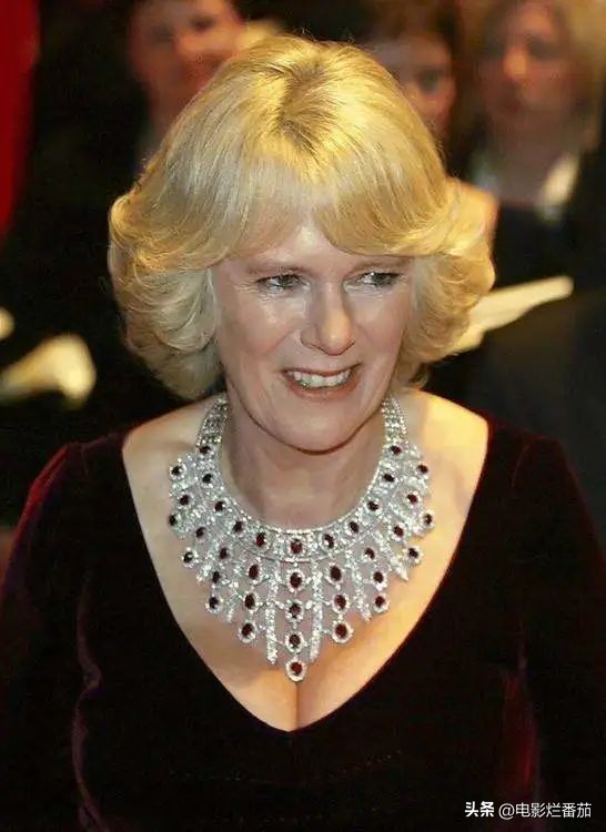 英国女王究竟有多少珠宝,英国女王有多少件珠宝