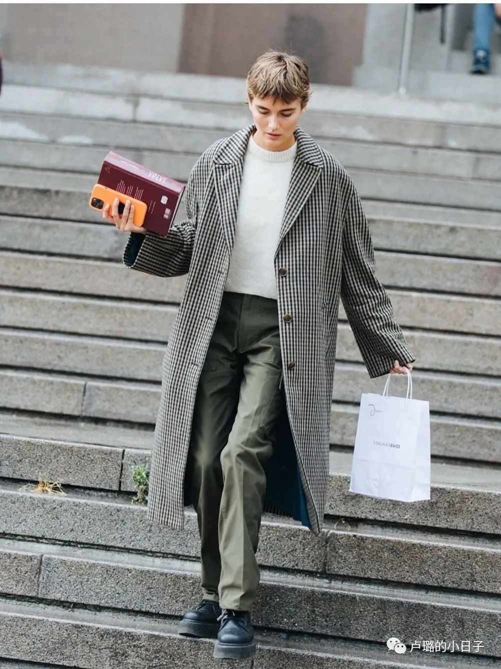 小个子穿大衣的长度到哪里最适合,小个子大衣应该穿到哪个位置合适