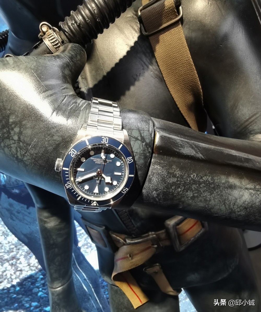 泰格豪雅和万宝龙手表哪个好,3万到5万最值得买的潜水表
