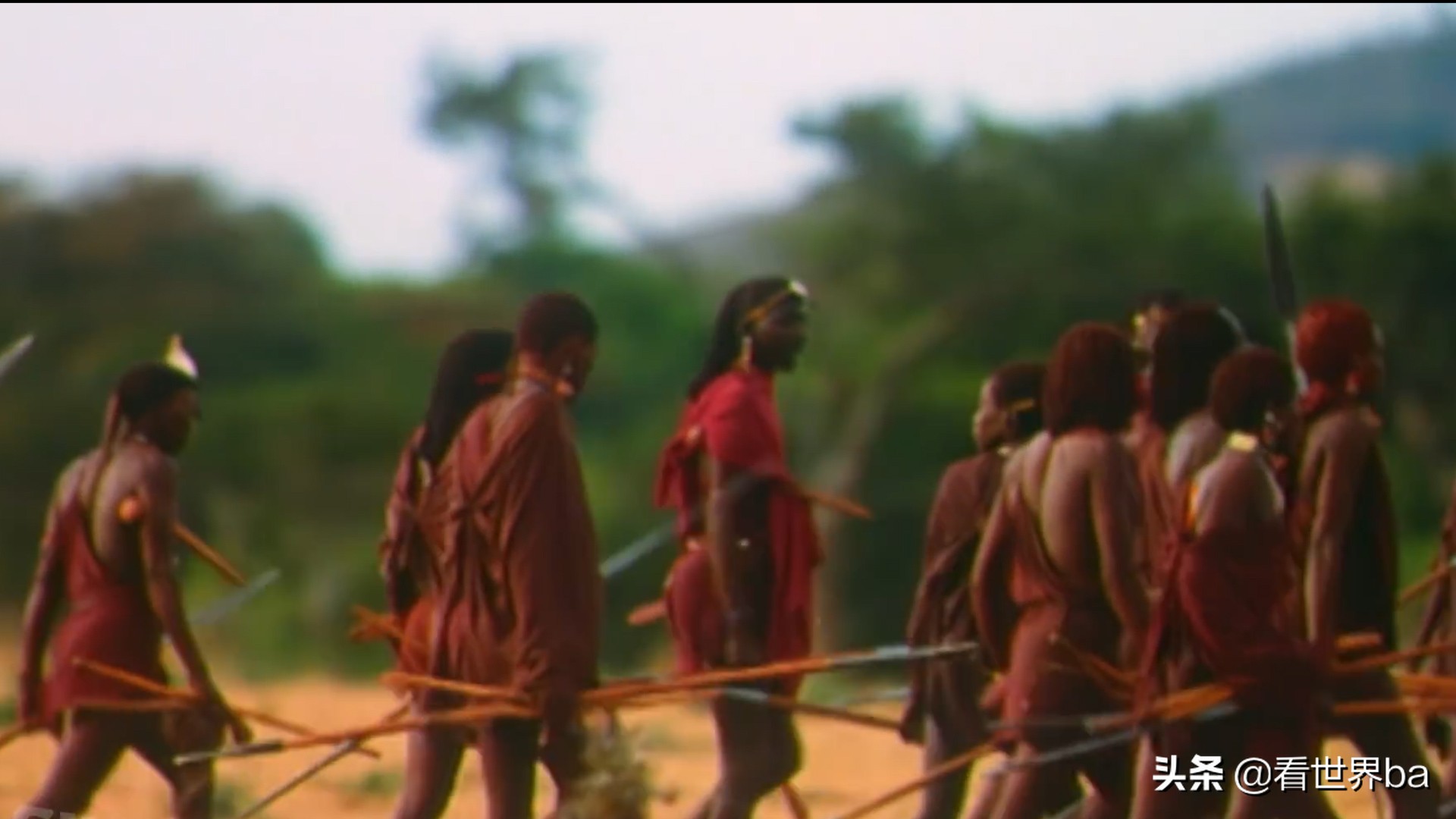 马赛人拿长矛单杀狮子,马赛人单枪匹马猎杀狮子