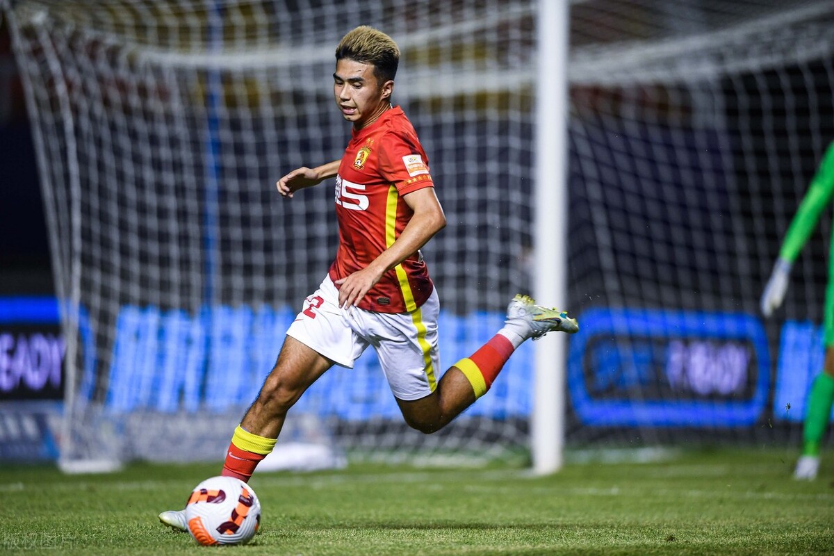 广州恒大队员艾菲尔丁,艾菲尔丁在广州恒大年薪