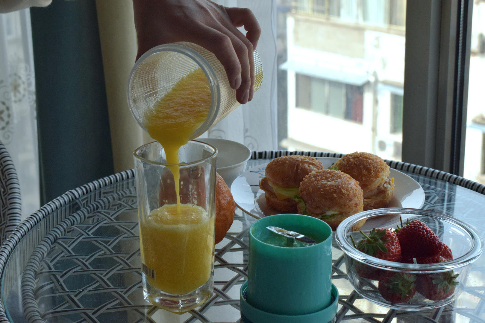 夏季自制清凉饮品,摩飞便携杯怎么榨甘蔗汁