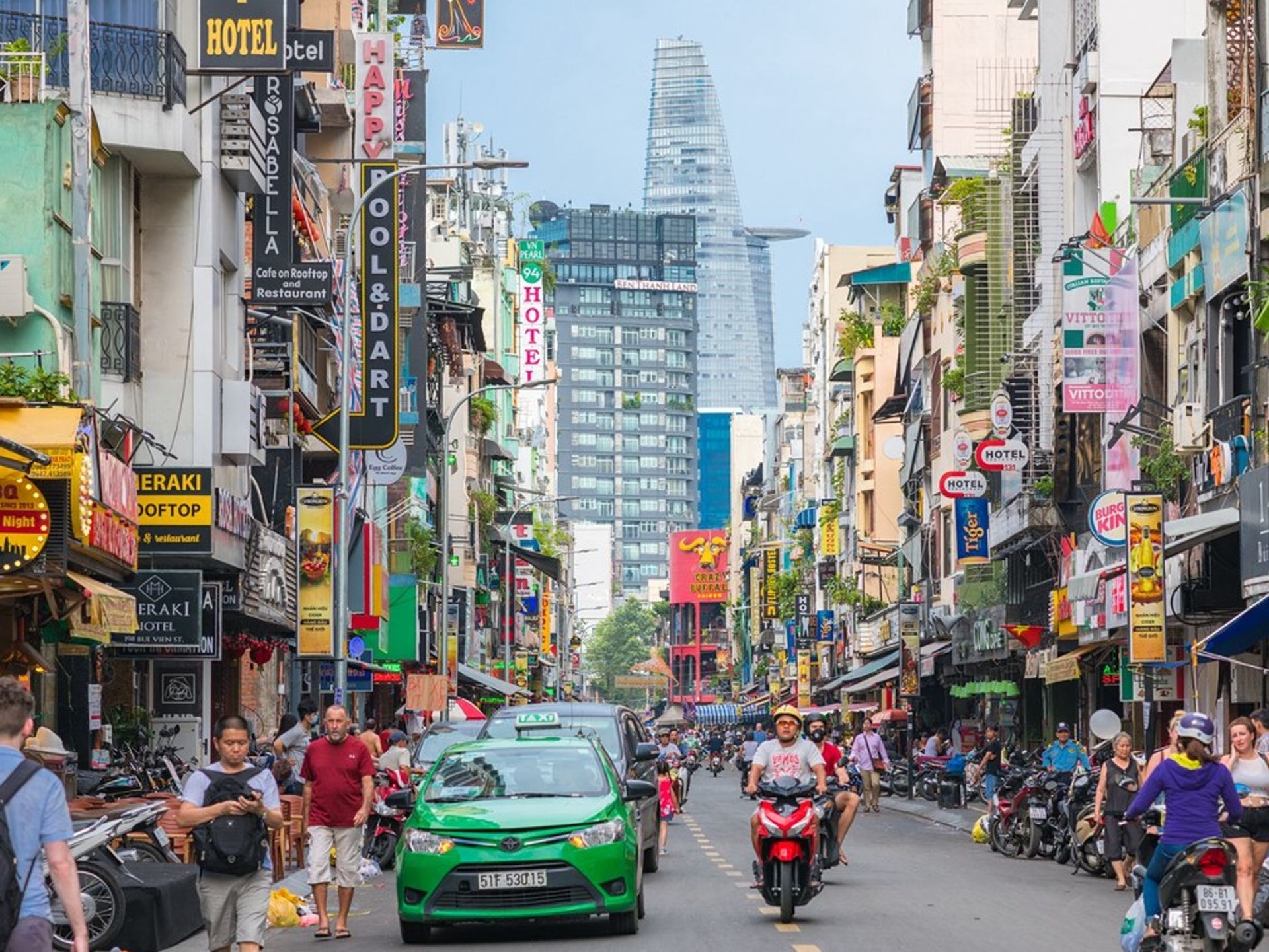 湖南45岁大叔娶越南姑娘,越南26岁小伙娶61岁妻子现状