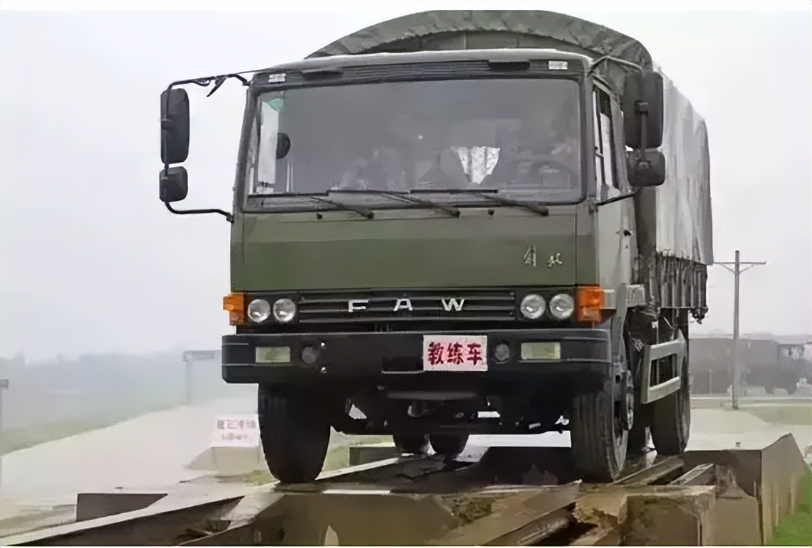 转驾照，惊险刺激用了绝招！赢得掌声和呐喊