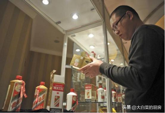 近年来越来越多的日本人到中国,日本国庆假期大量游客涌入