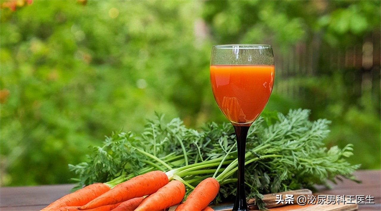 排尿很黄、异味很大？身体向你暗示的这3件事，可能与疾病有关