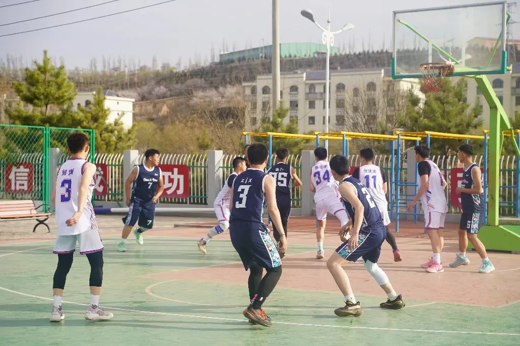 石榴籽紧紧抱紧公开课,石榴籽紧紧抱在一起宣传片