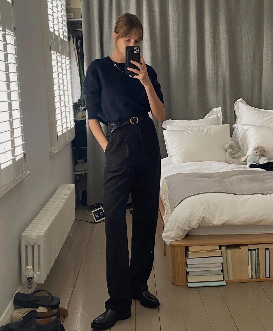 女人上了年纪少穿黑白灰,女人过了40岁就不要穿黑白灰