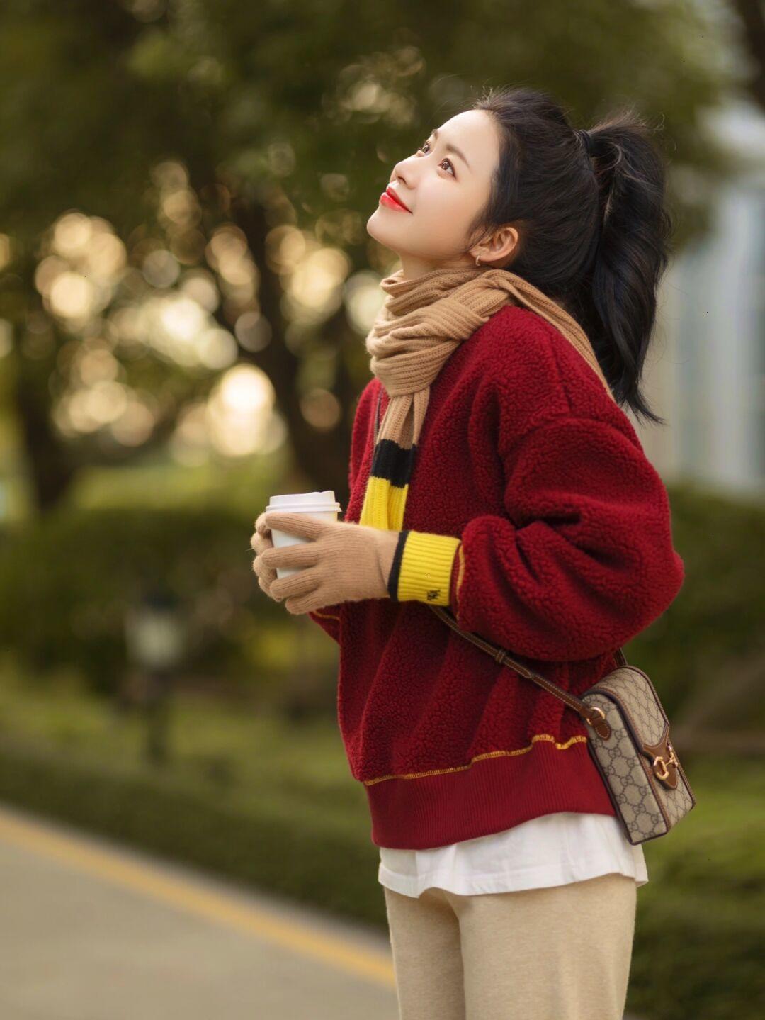 羊羔绒宽松慵懒风高级感卫衣,慵懒风羊羔绒卫衣怎么搭配才好看