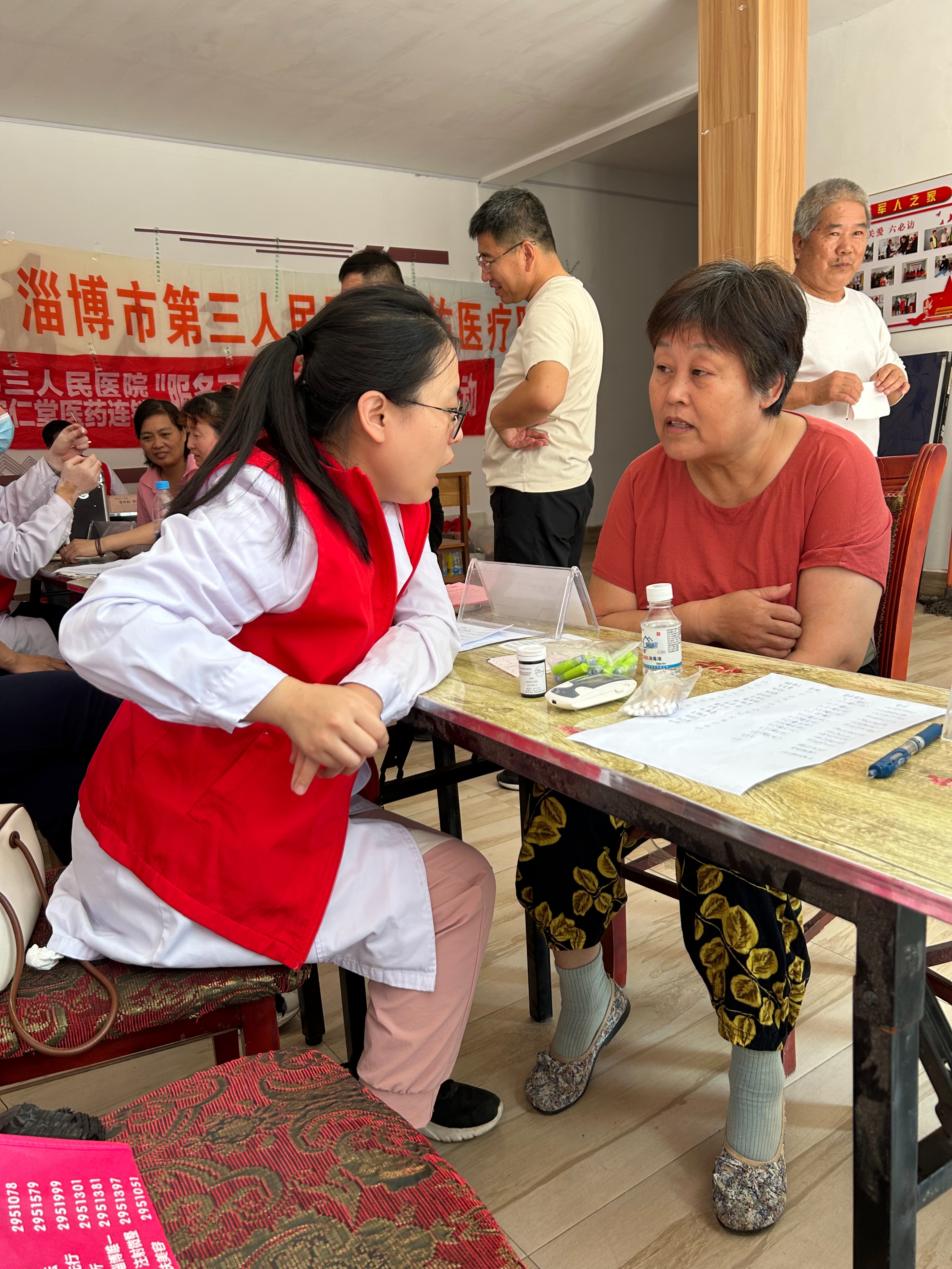 市三院联合宏仁堂“服务百姓健康行动”走进淄川龙泉镇龙二村义诊