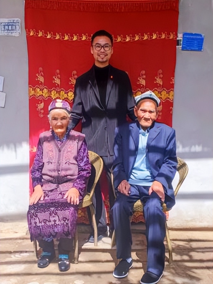 金山和朋友们的“衣旧温暖·爱心书屋”公益之路