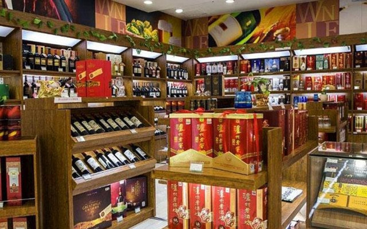 路边烟酒店靠什么赚钱,生意非常惨淡的烟酒店怎么生存的