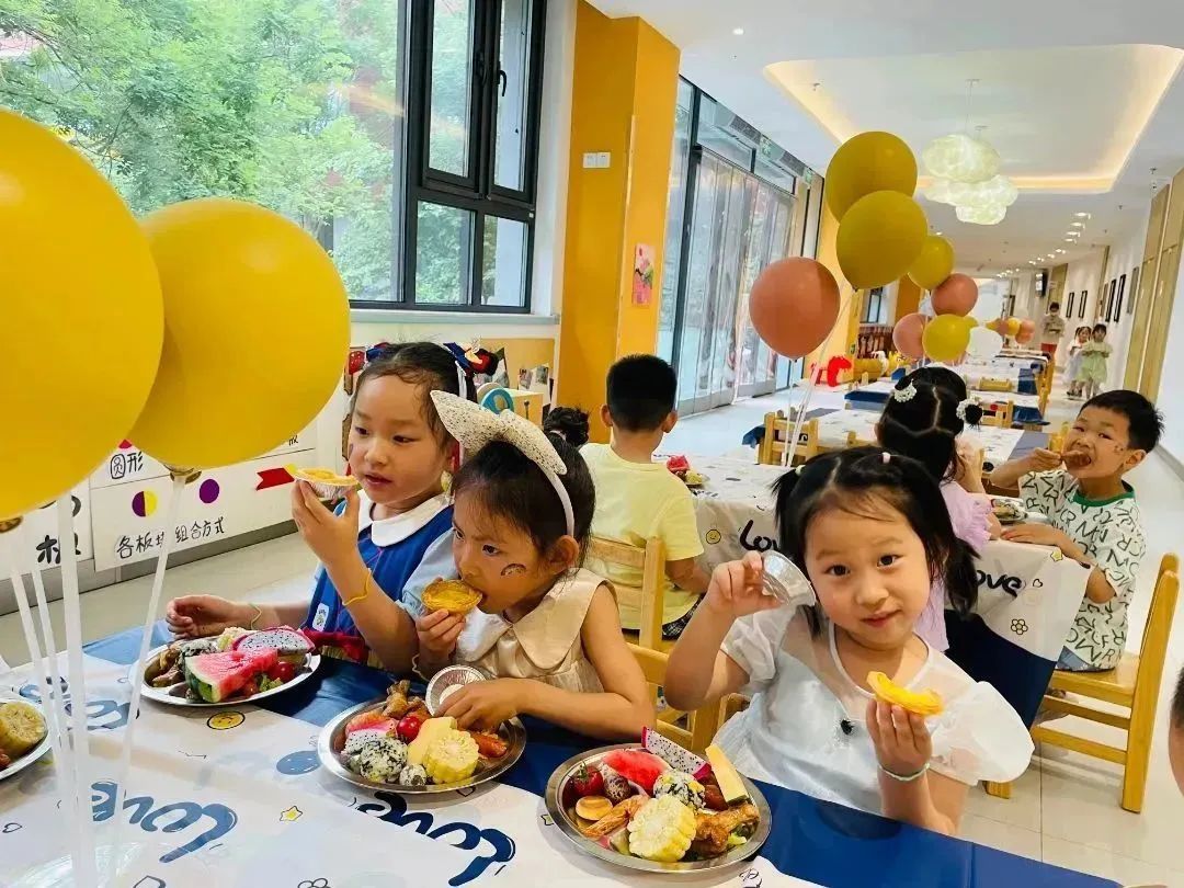 七彩童年活动环创,七彩童年庆六一活动