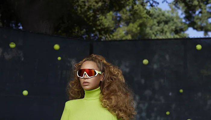 阿迪达斯三叶草贝壳头对比耐克aj1,阿迪达斯39码和耐克39码一样吗