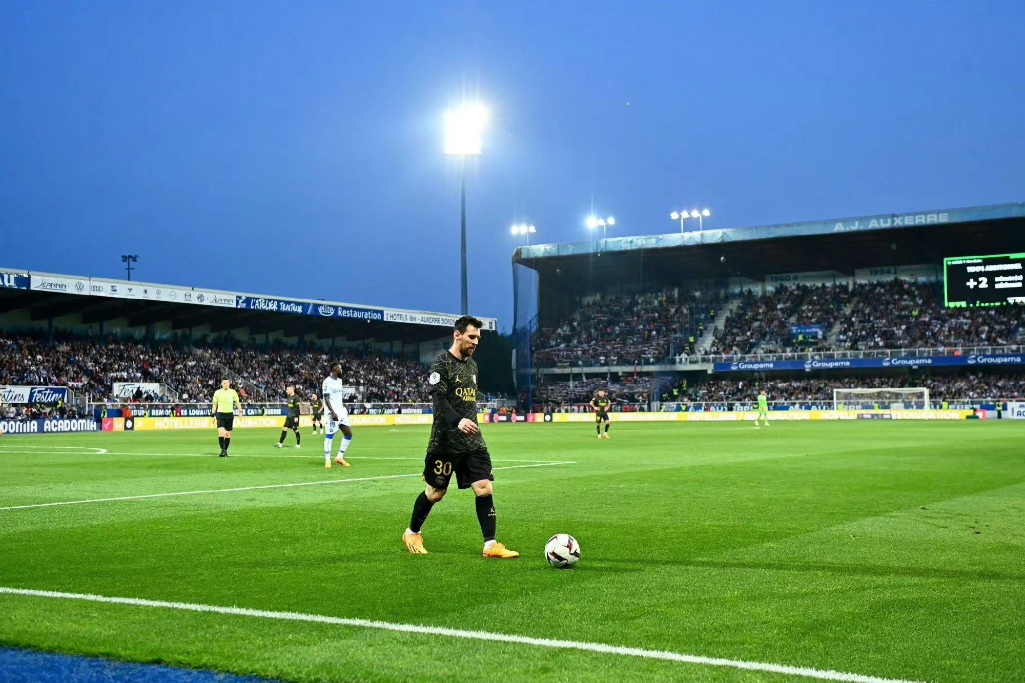 梅西领衔五大联赛自由身最佳阵,梅西五大联赛495球并列历史射手王