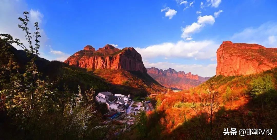 人间仙境七步沟,雨后天边云雾缭绕宛如人间仙境