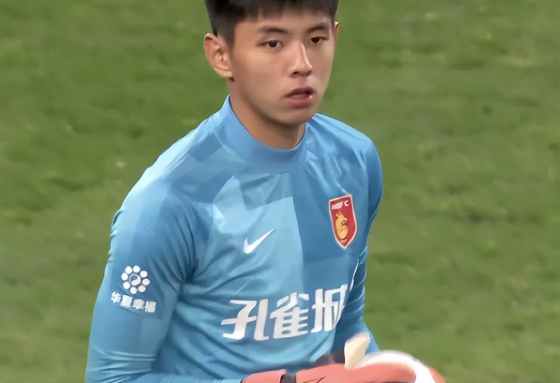 撞脸明星的李现,撞脸李现的足球小将