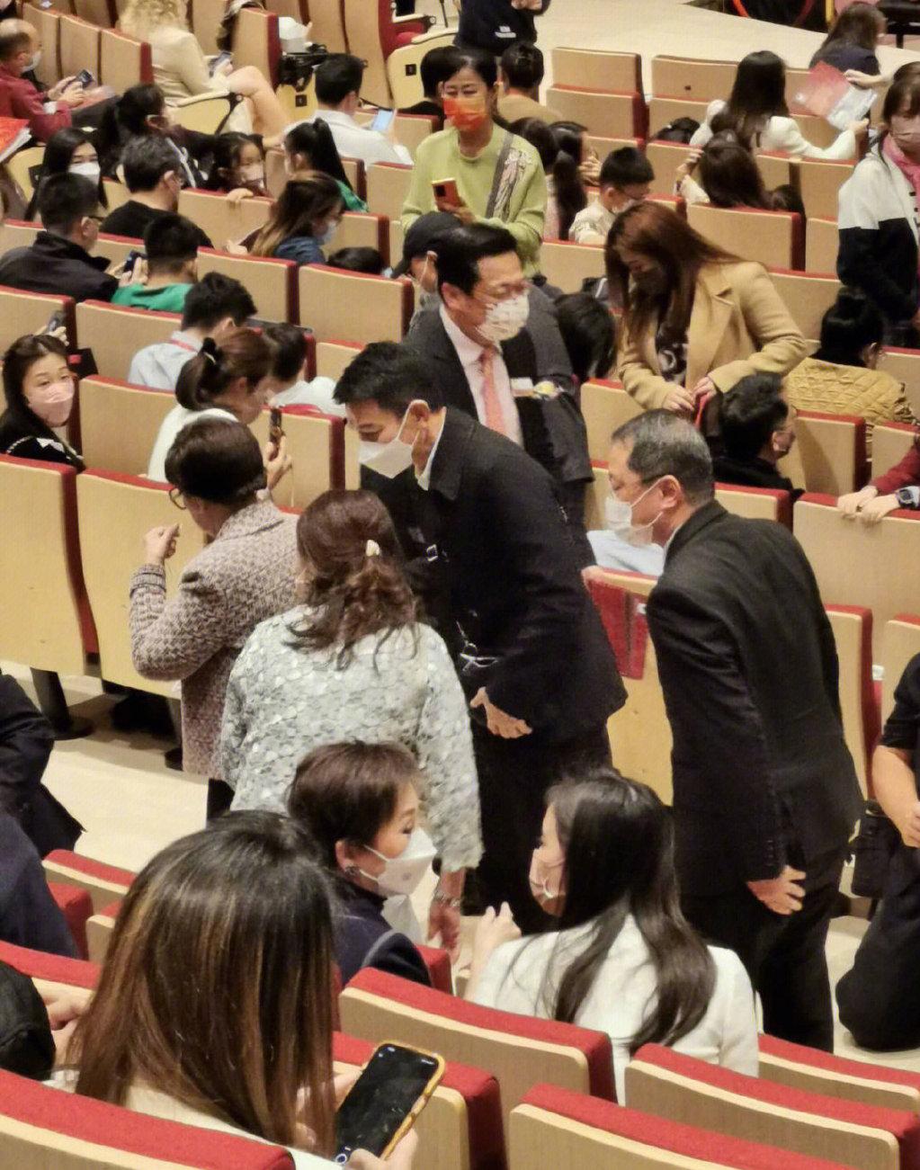 刘德华谈小孩上学,刘德华亲自送女儿上学