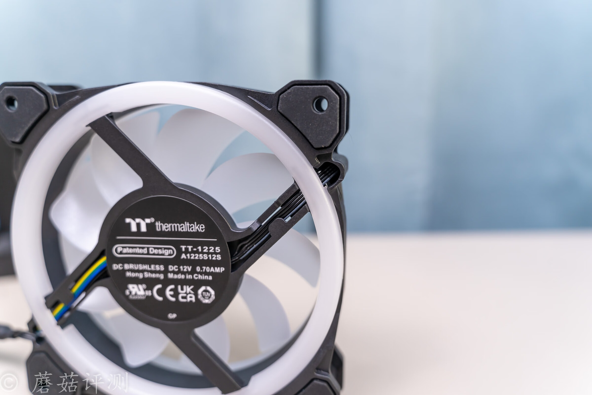 一正一反，轻松定义你需要的风扇风向，Tt耀影SWAFAN12机箱风扇