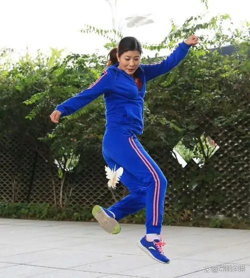 踢毽子使我快乐,踢毽子给人们带来的乐趣