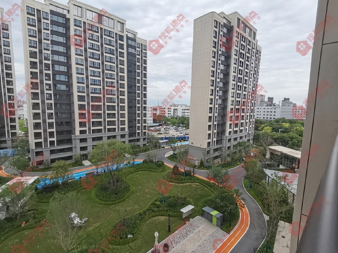 面包砖铺地板,柏油路面刷漆多少钱一平米