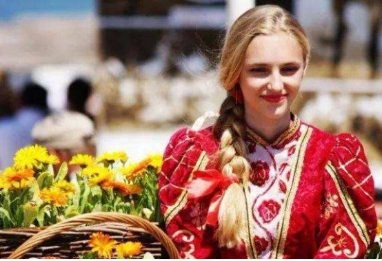 当外国人知道中国有56个民族,中国特别的少数民族有身份证吗