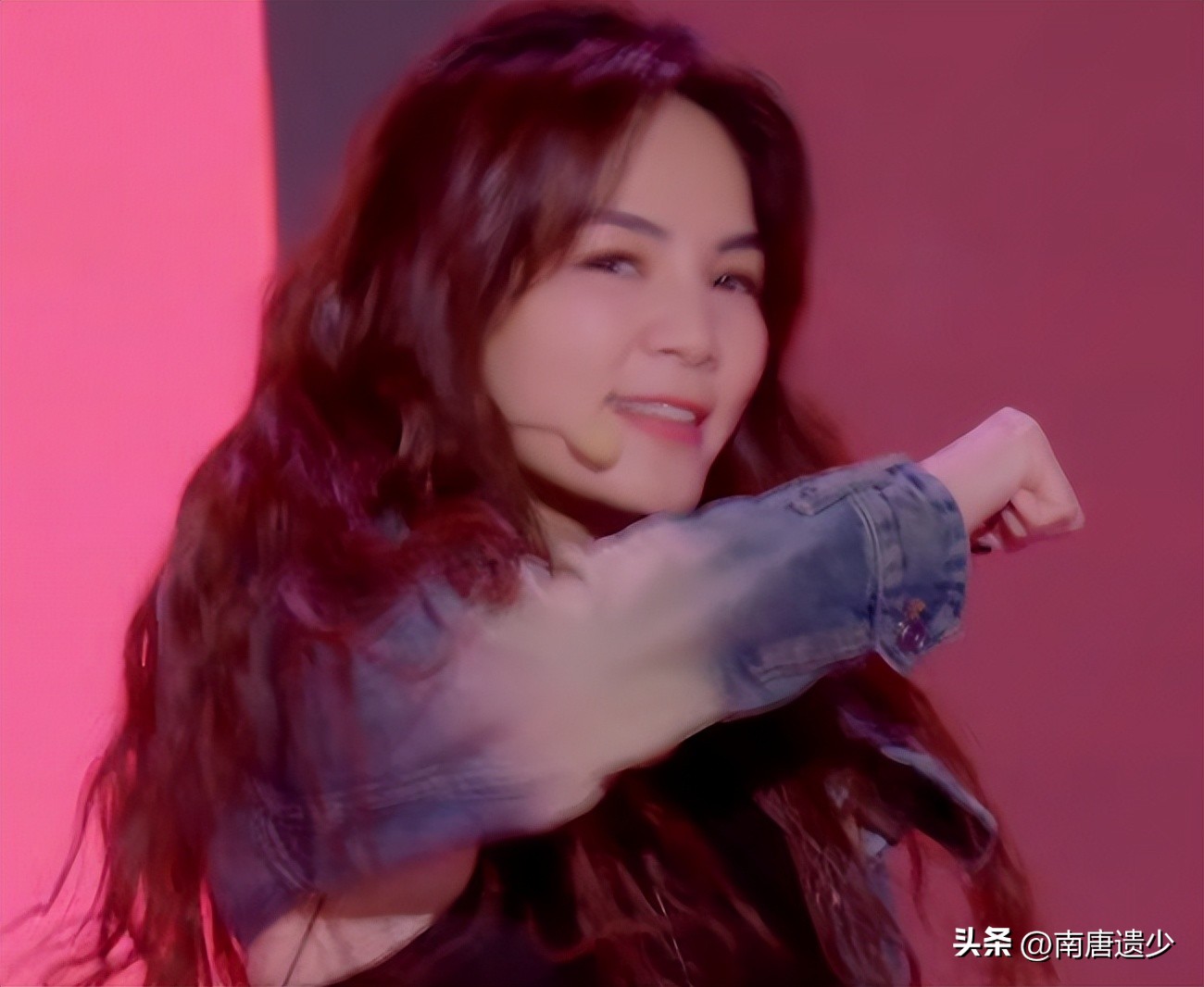 浪姐黄丽玲听谁的歌哭了,黄丽玲浪姐初舞台图片