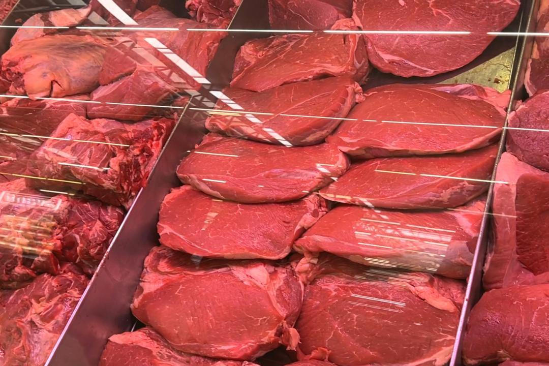 花了6000元在海上吃西餐,花了8000块钱到河里面吃一顿饭