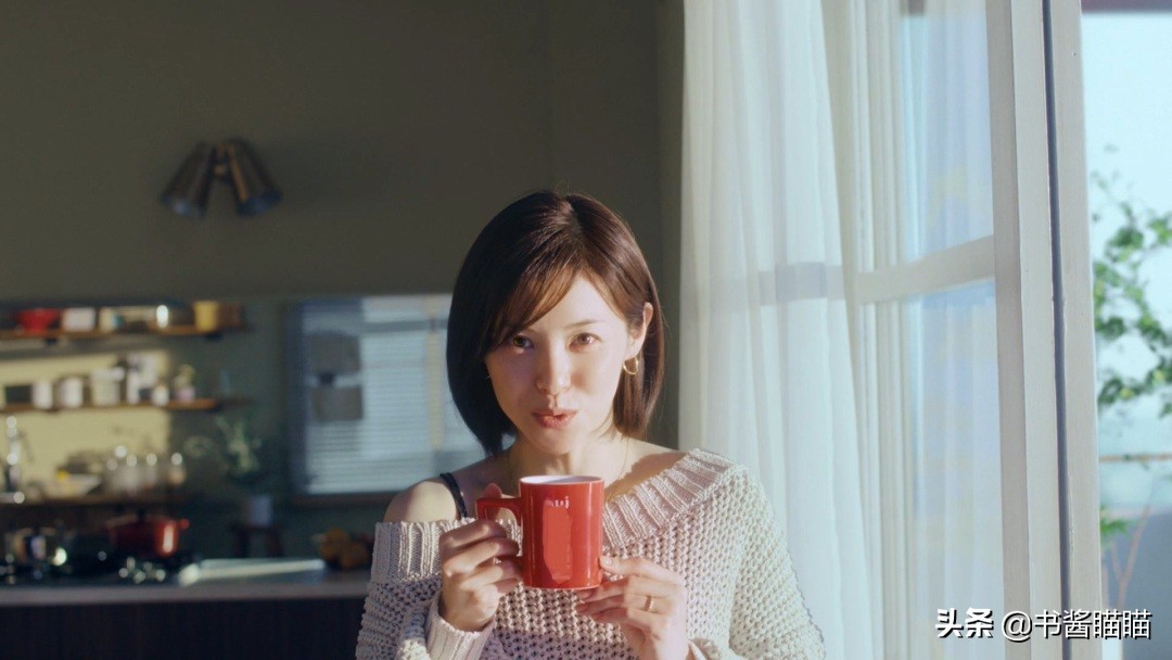 三种日本明星人夫宠爱模式的本质：男人够成熟且认命，女人变好命