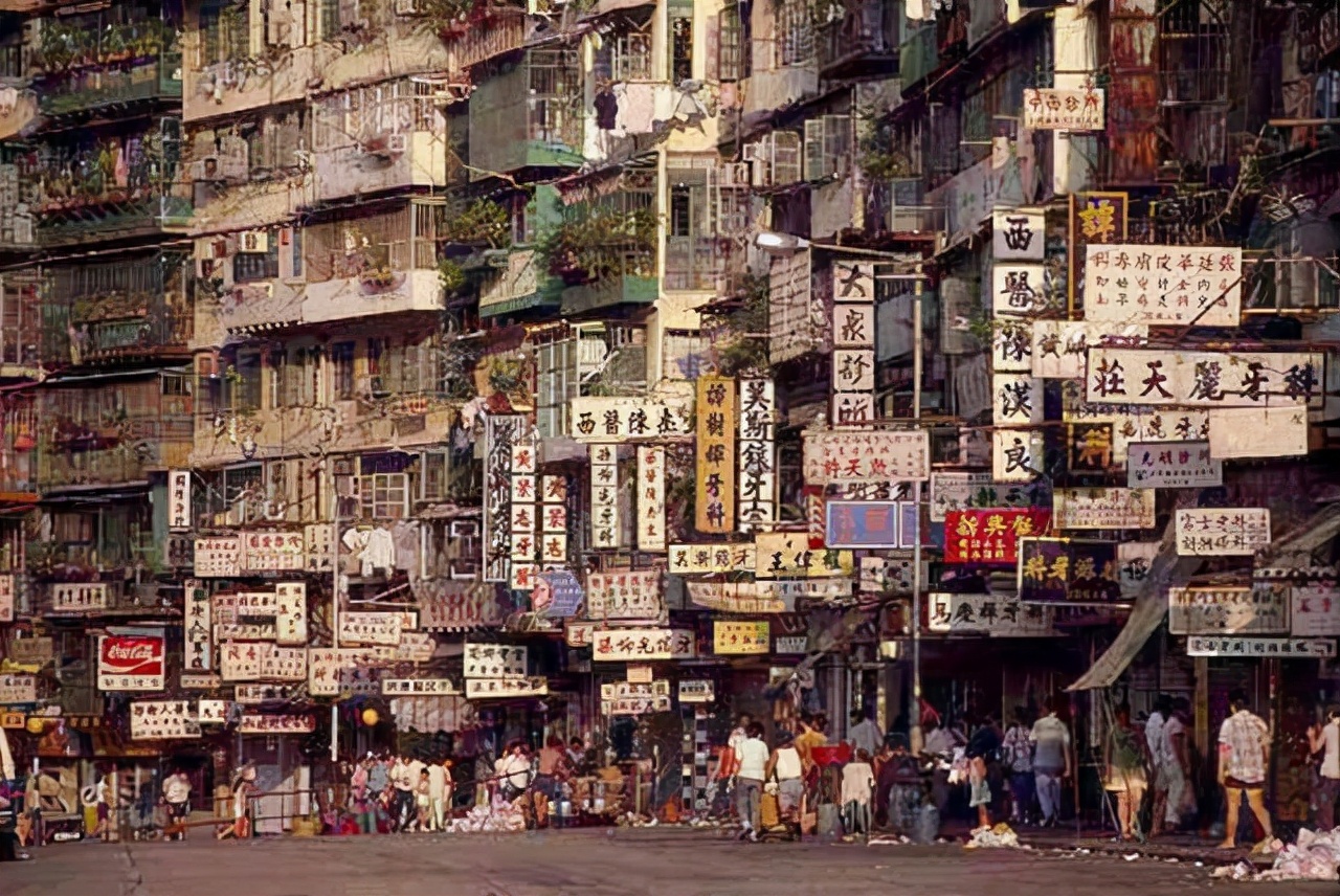 香港富豪霍英东：港澳陆我可以横着走，不用带任何保镖