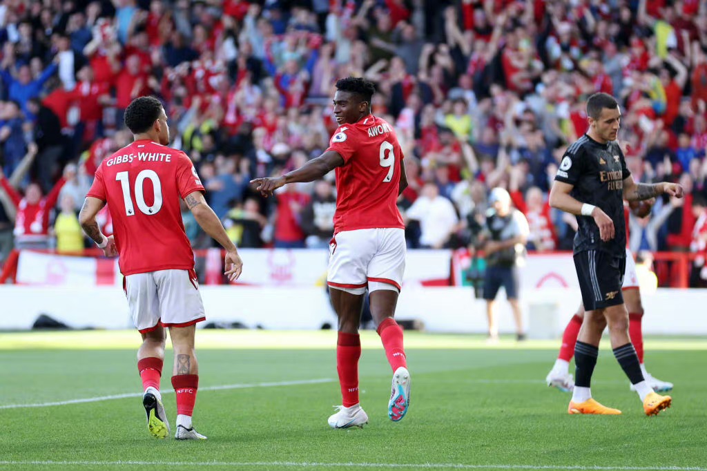 阿森纳0比3惨败布莱顿,曼城逆转阿森纳英超夺冠