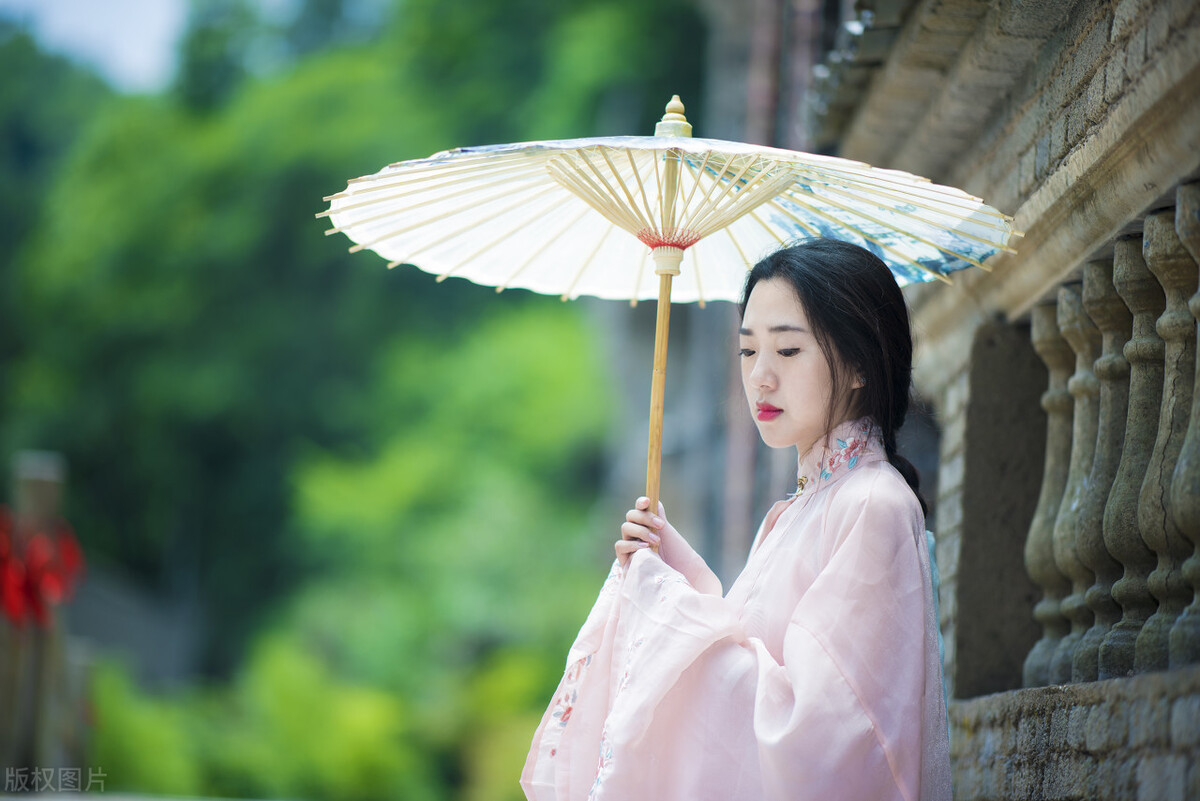 故事：她容貌倾城，遭绑架后名声尽毁，登基的新帝却迎娶她做皇后