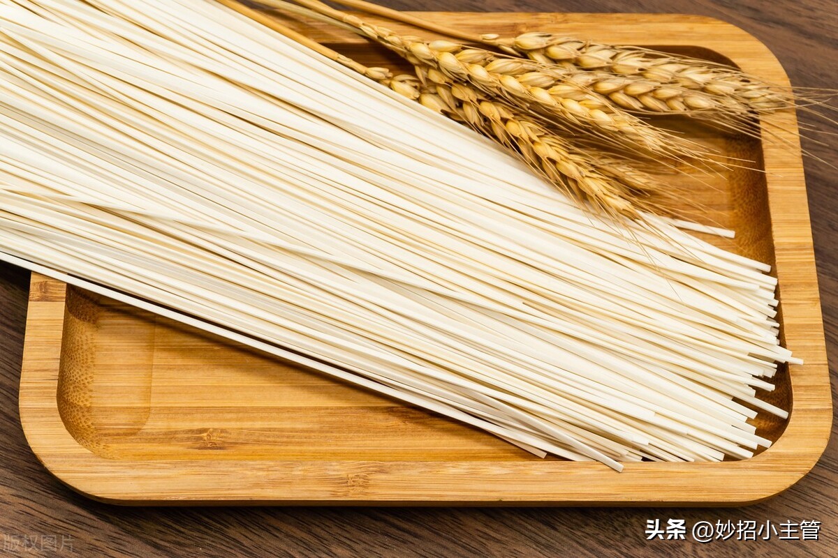 超市里的“假面条”“假酱油”“假肉”，贵还没营养，很多人不懂