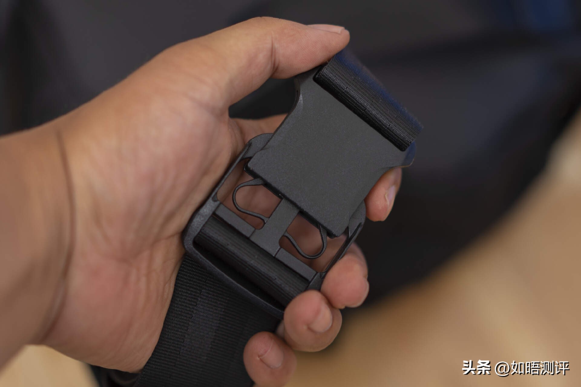 csgo黑鹞斜挎,花了8000块买了个包