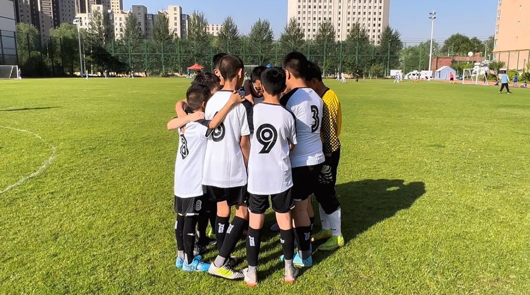 椹伴獘鐞冨満,椹伴獘杩愬姩璧涘満褰版樉闈掓槬椋炴壃