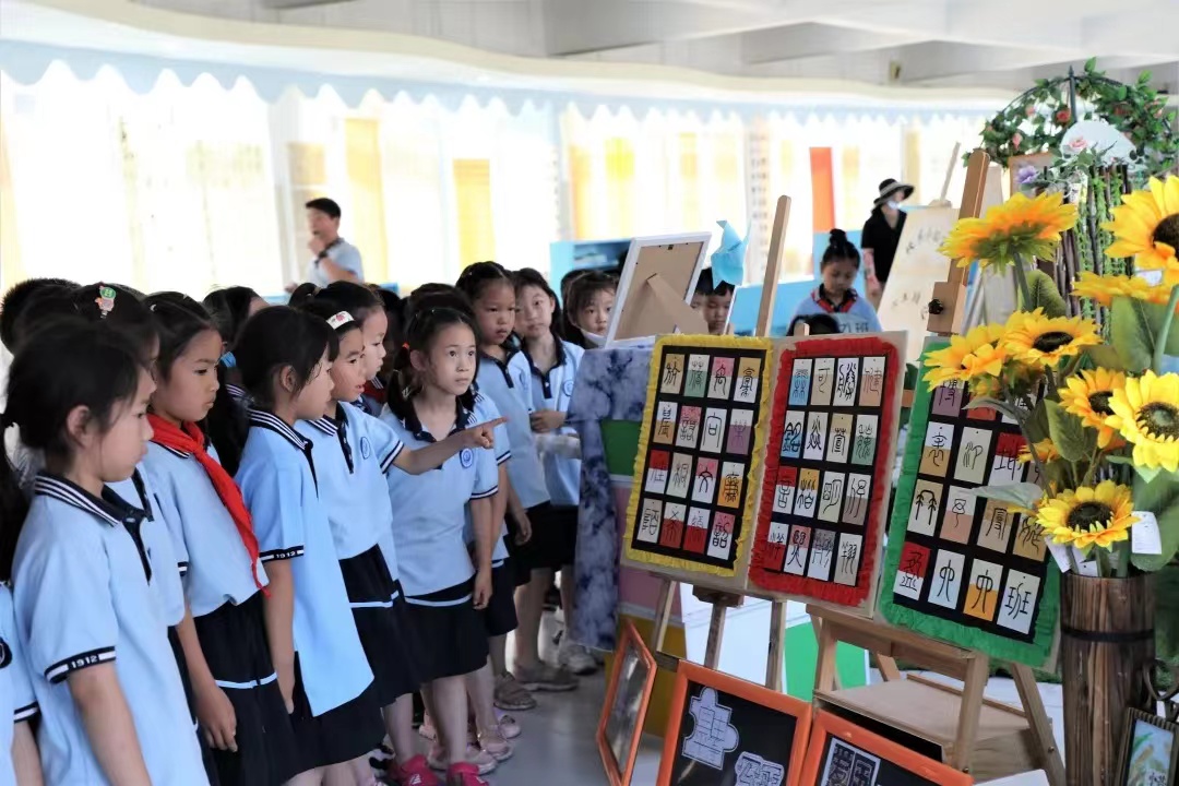 义乌春华小学开展汉字艺术项目成果展