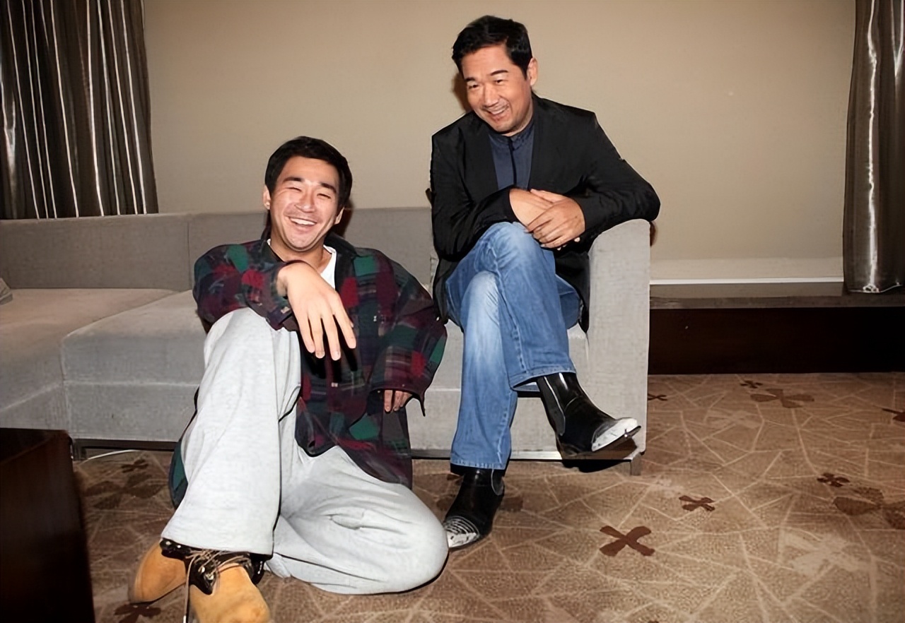 “异类”星二代，顶着父母光环却不务正业，违法被捕、同性结婚