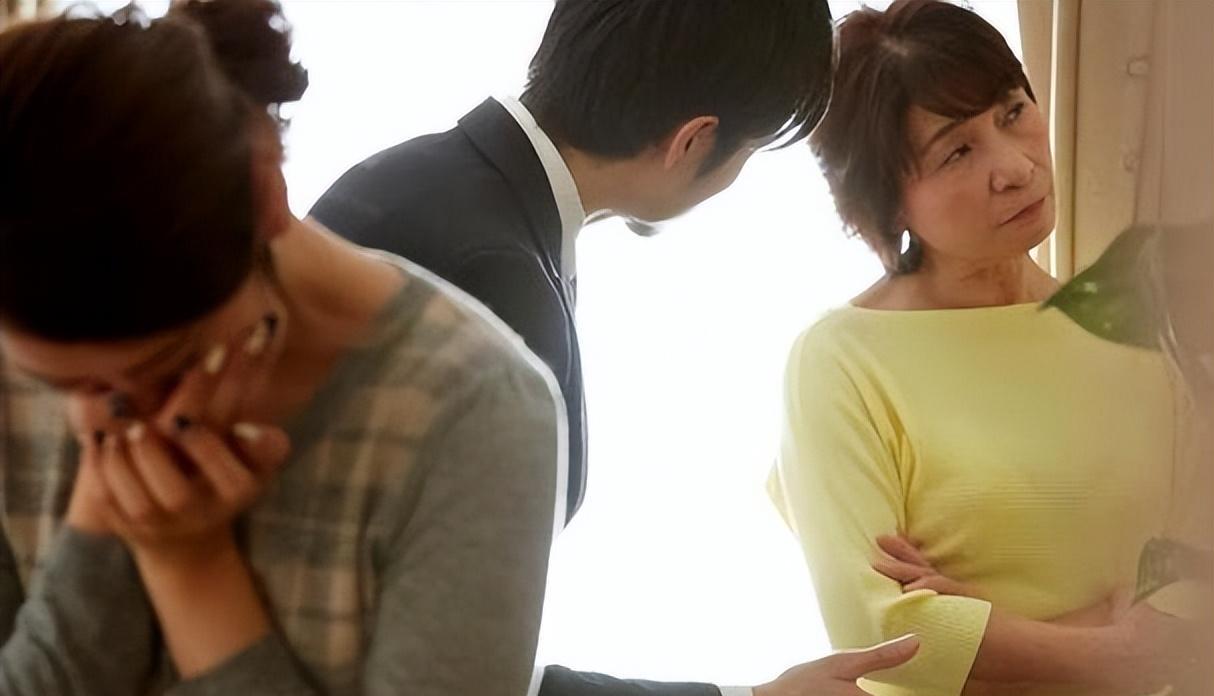 儿媳眨眼逼我说退休金只有3000，亲家跟我不一样