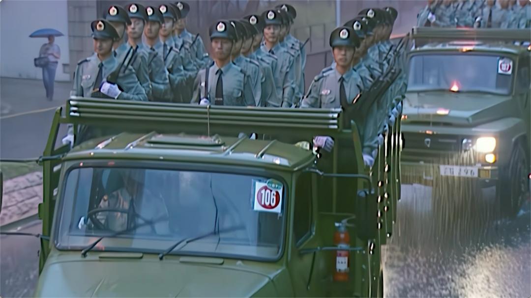 有以前当过军人的明星,16位曾是军人的明星