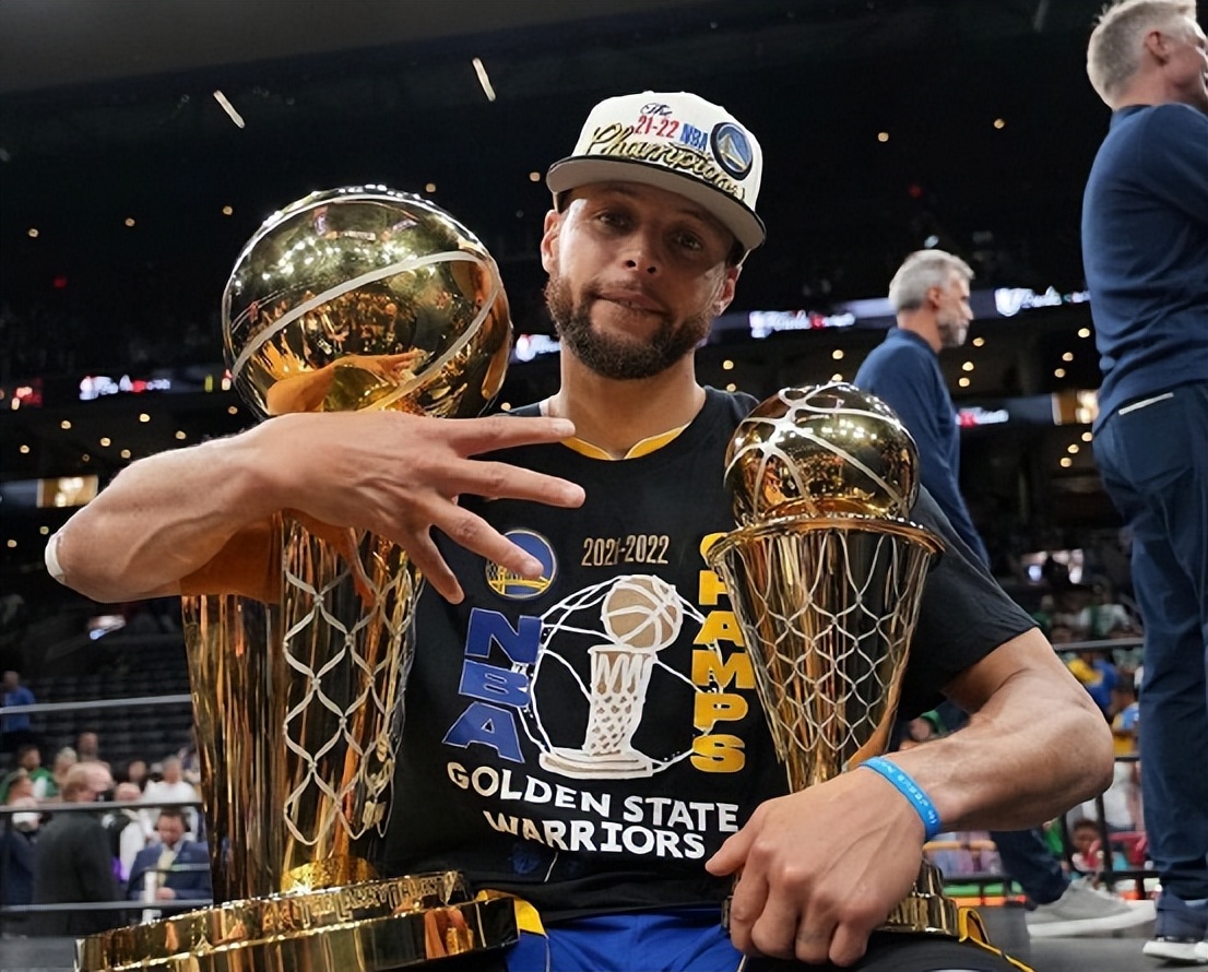 赚翻了！勇士推出总冠军周边产品，球迷不惧涨价，庆祝队史第7冠