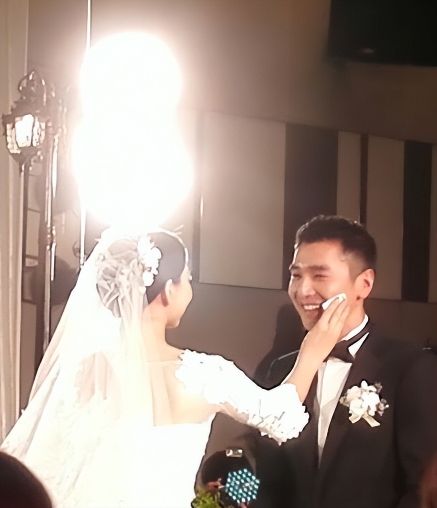 国民女神高圆圆:插足袁泉感情,王一博背后金主,屡被公公刁难