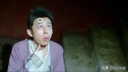 大牌明星拍电影秀智商下限，复仇者与八仙踢球，球不是这么踢的！