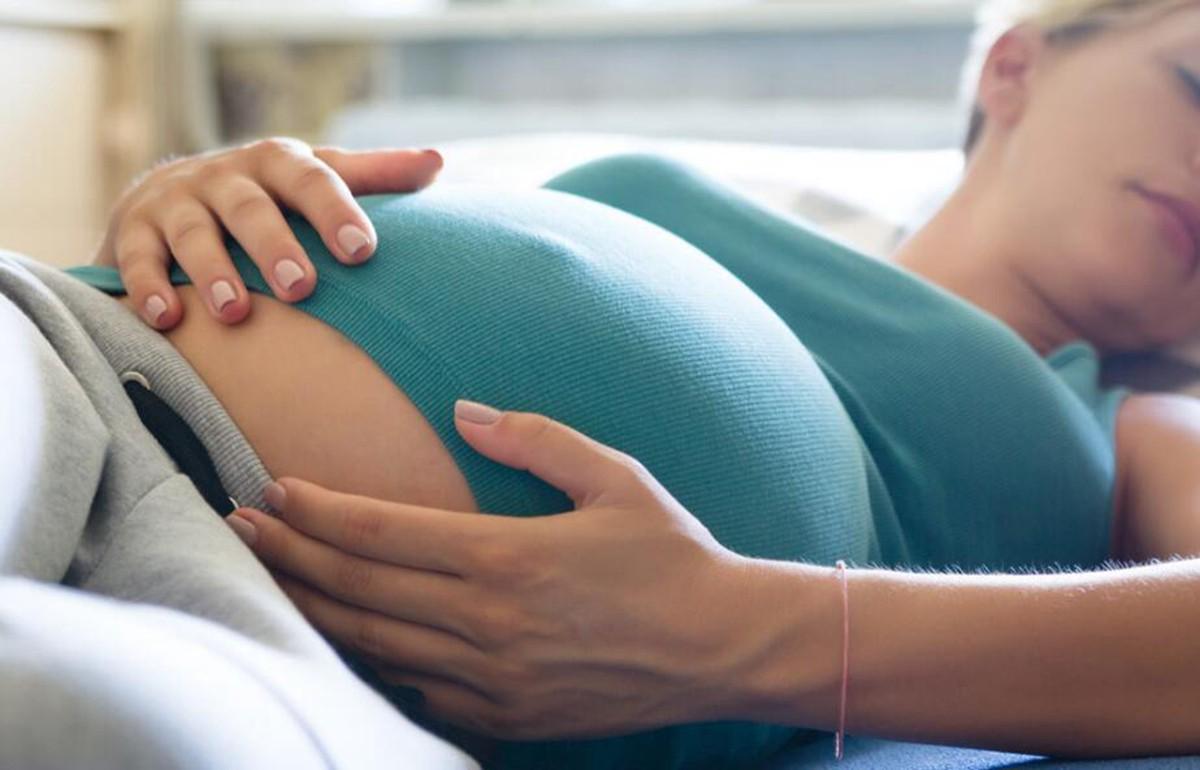 孕晚期90度左侧睡会压到宝宝吗,孕晚期左侧卧睡的正确姿势图片