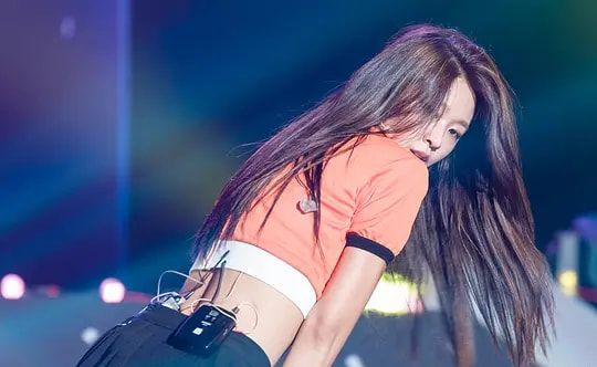 她曾被前辈吐槽长得丑却靠魅力,他曾因肥胖被欺负后逆袭成高富帅