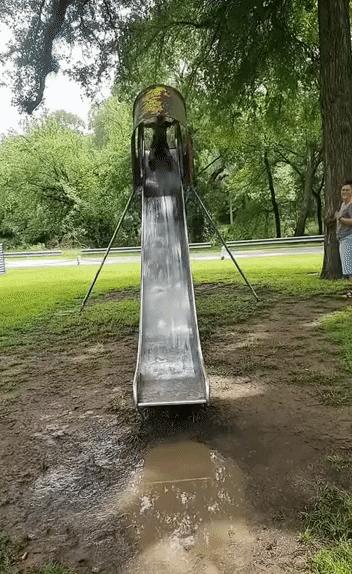 “无意中在女同事车上发现的，这是用来干嘛的？”网友们内涵了