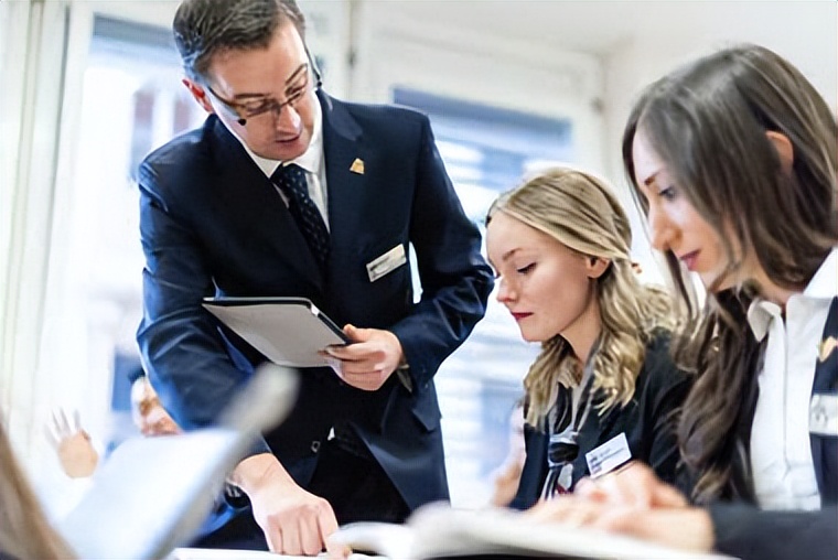 蒙特勒酒店管理大学课程,蒙特勒酒店工商管理学院