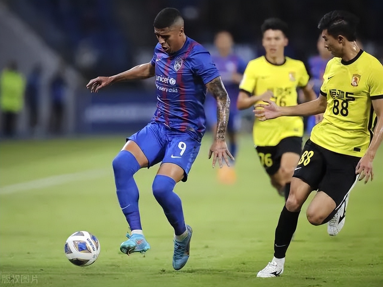 恒大的悲哀！当年有多豪横，现在就有多狼狈，被对手直接无视